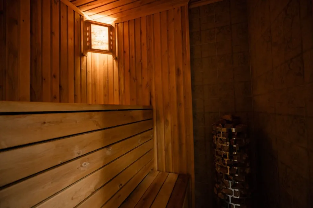 Агроусадьба с баней, на реке Птичь под Минском, с прудом