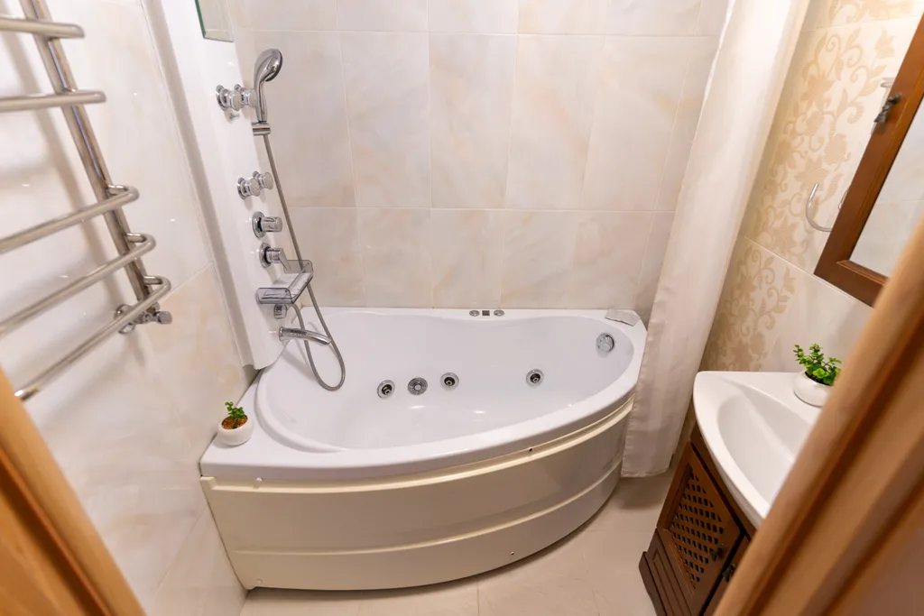 Просторная квартира с гидромассажной ванной и балконом