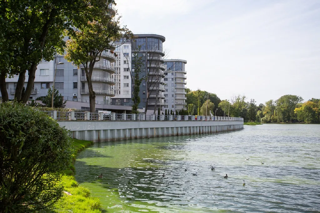 Очень большая квартира на берегу озера рядом с островом Канта