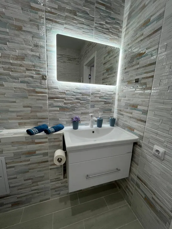 Квартира Светлая, комфортная,  квартира в городском парке с видом на озеро. — Горячий Ключ