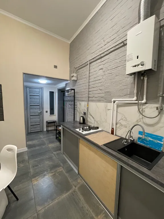 Двухкомнатная квартира на площади Революции