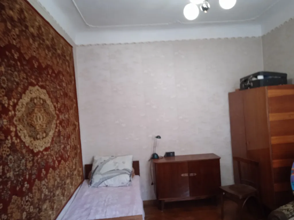 Простенькая комнатка в частном домике