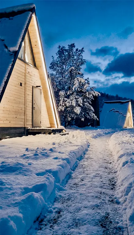Двухэтажный а-фрейм 2 с панорамным остеклением и террасой