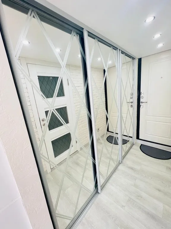 Двухуровневая студия с балконом и видом на бассейн