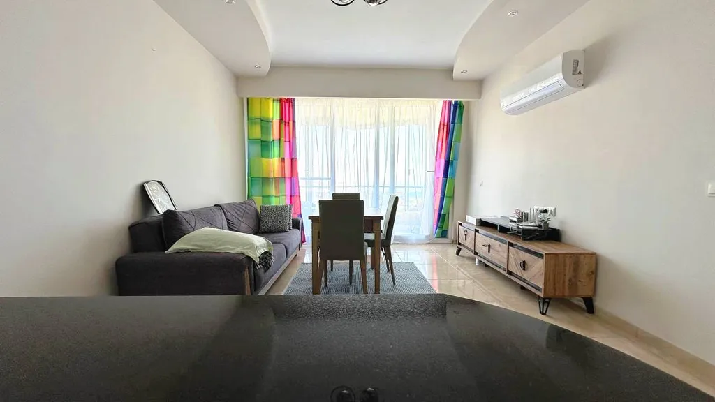 Квартира на Средиземном море с бассейном и горками