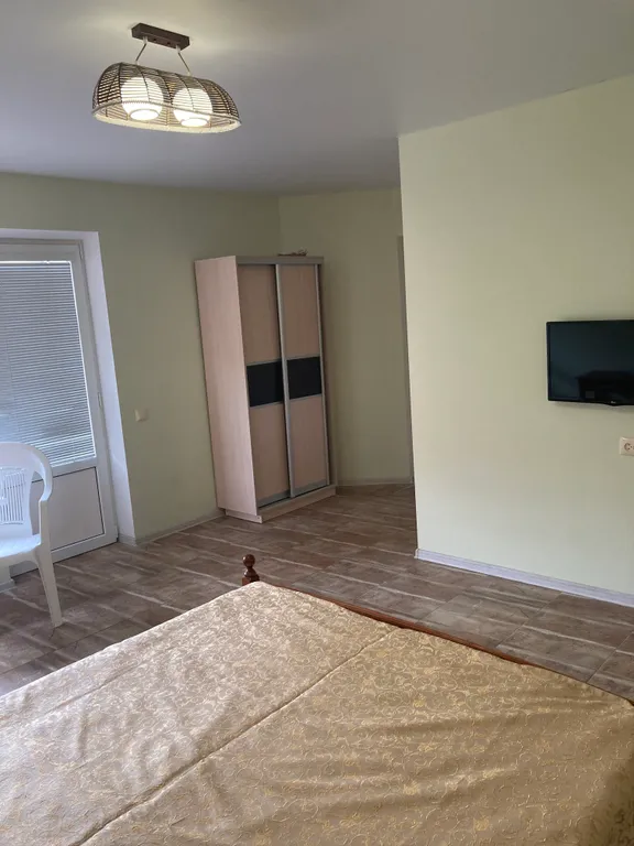 Уютная комната с балконом