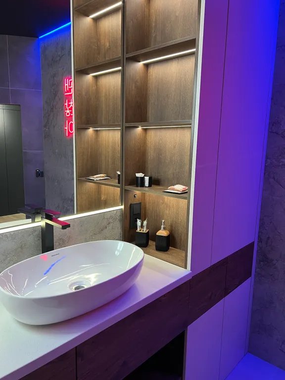 Люксовая 2-комнатная квартира с дизайнерским ремонтом