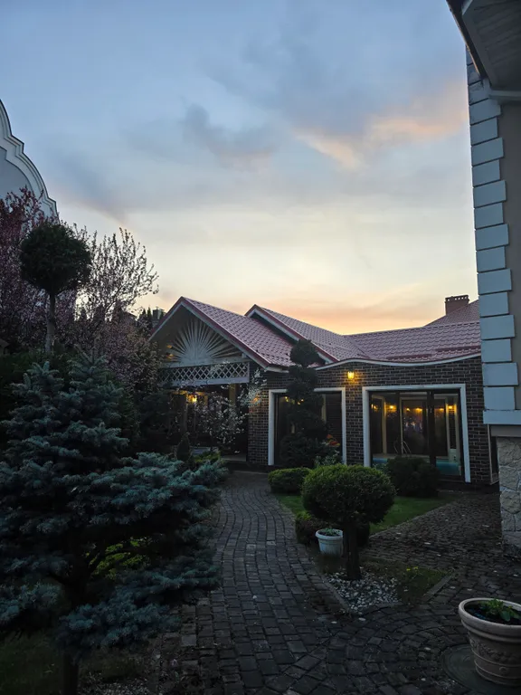 Тихий уют с бассейном для отдыха семьёй