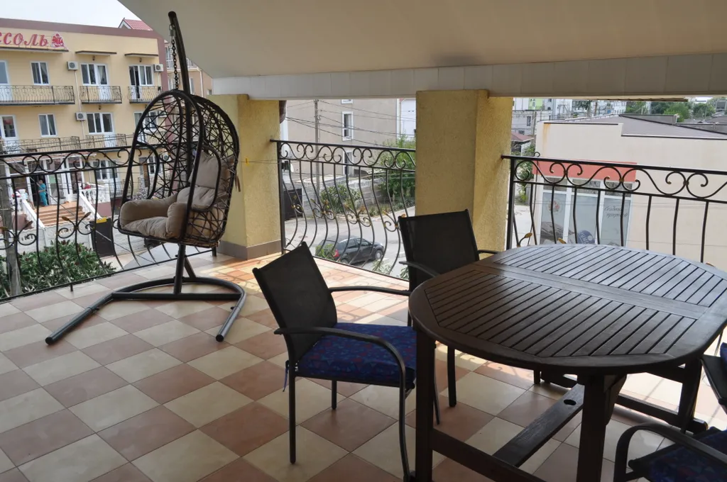 Уютная комната у моря