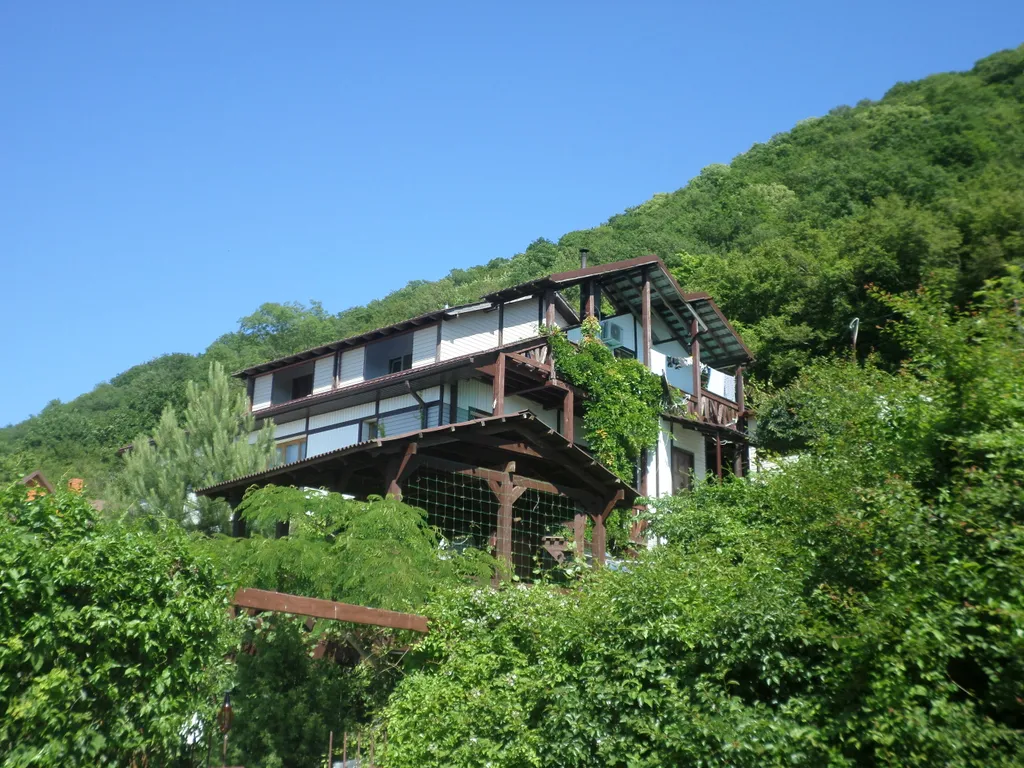 Коттедж на склоне горы Ёжик — аренда посуточно в Архипо-Осиповка