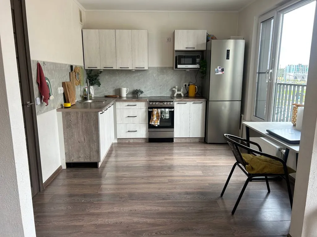 Двухкомнатная просторная квартира в стильном районе