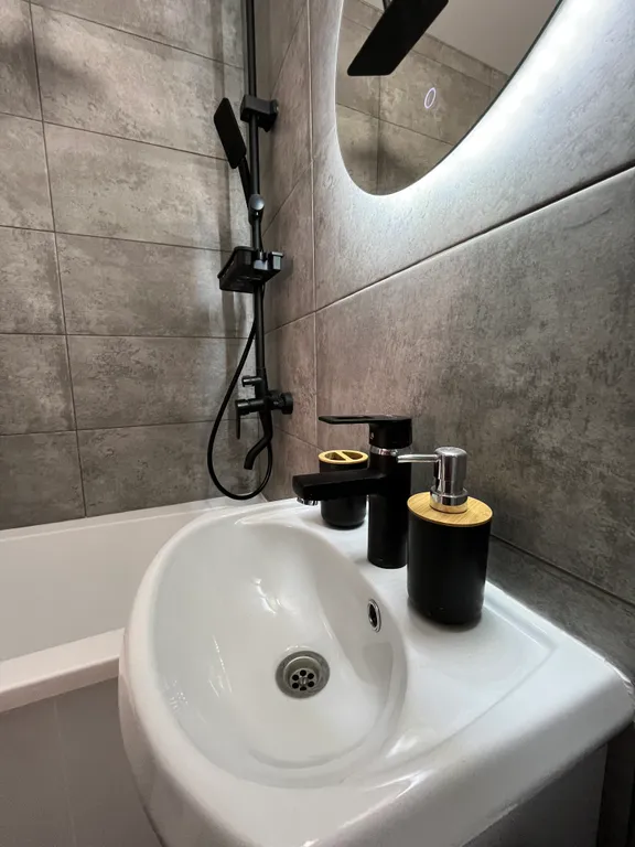 Дизайнерская квартира при въезде в город