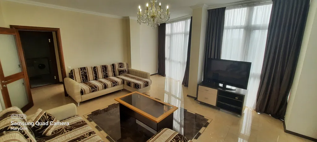 Двухкомнатные апартаменты в центре города с панорамным видом на море