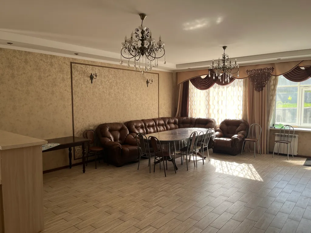 Большой уютный трёхэтажный коттедж вблизи озера