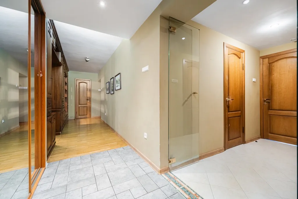 Комфортная 4-комнатная в центре Минска около Галереи, Зыбицкая, Немига