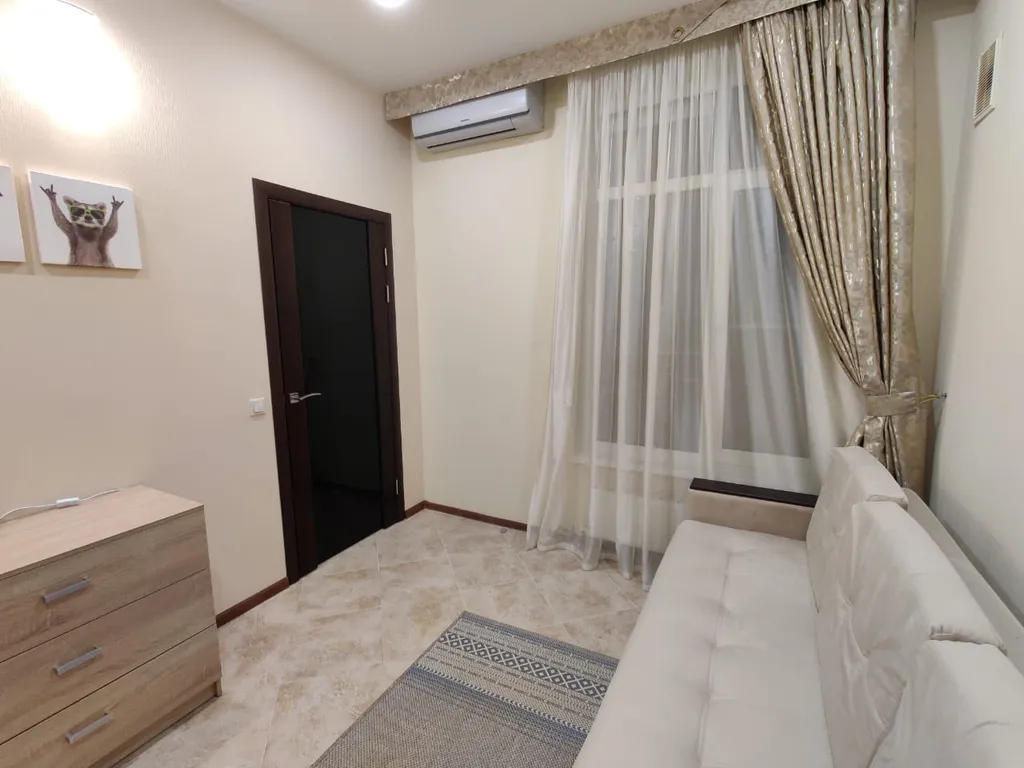 Просторная квартира с видом на море и частным пляжем