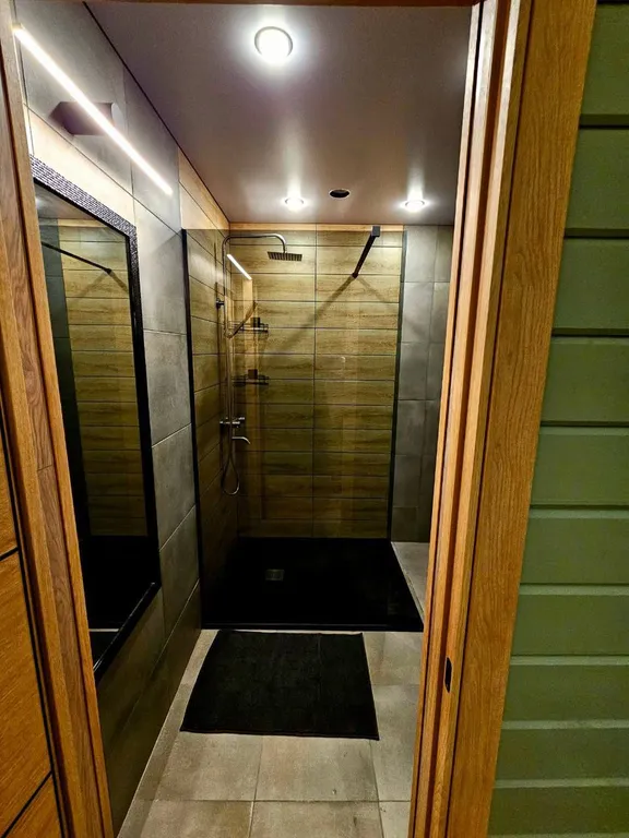 Дом с террасой с выходом на озеро