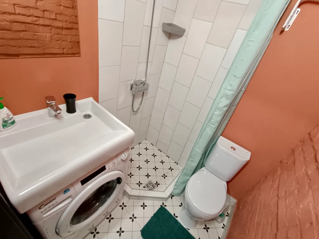 Уютная студия с дизайнерским ремонтом возле ЖД Вокзала на троих гостей