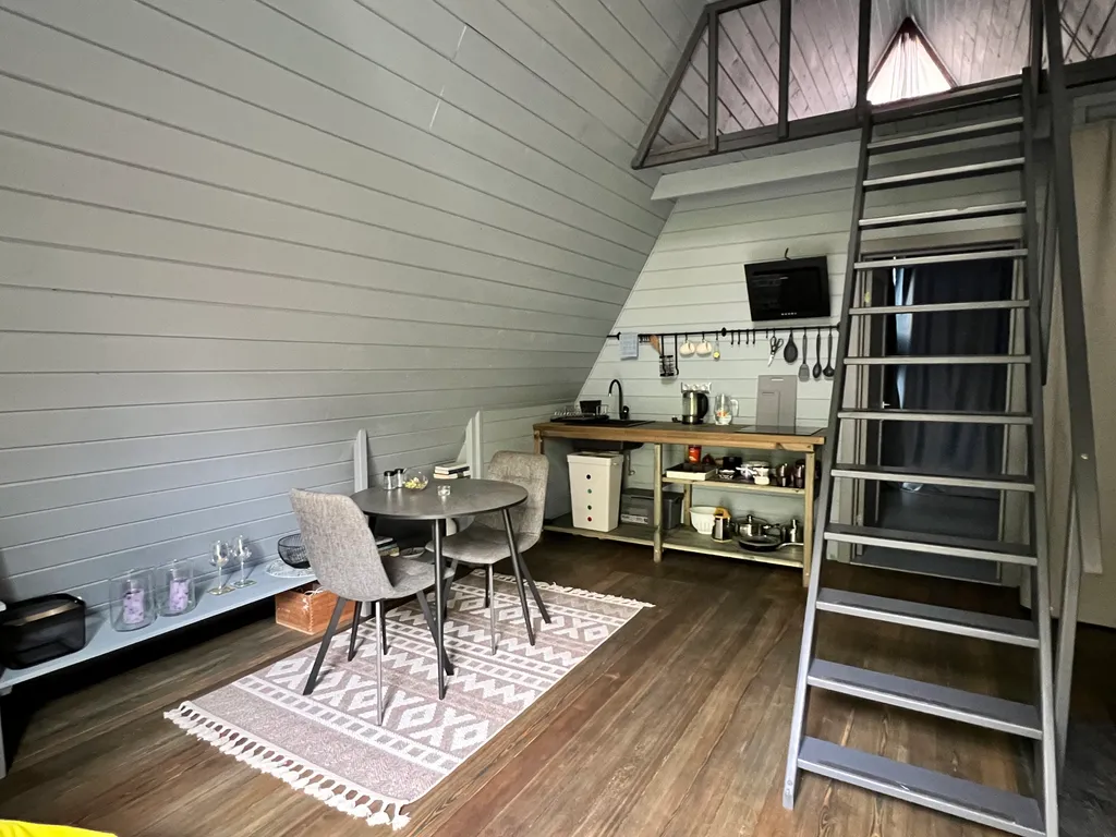 Уютный дом A-Frame в лесу