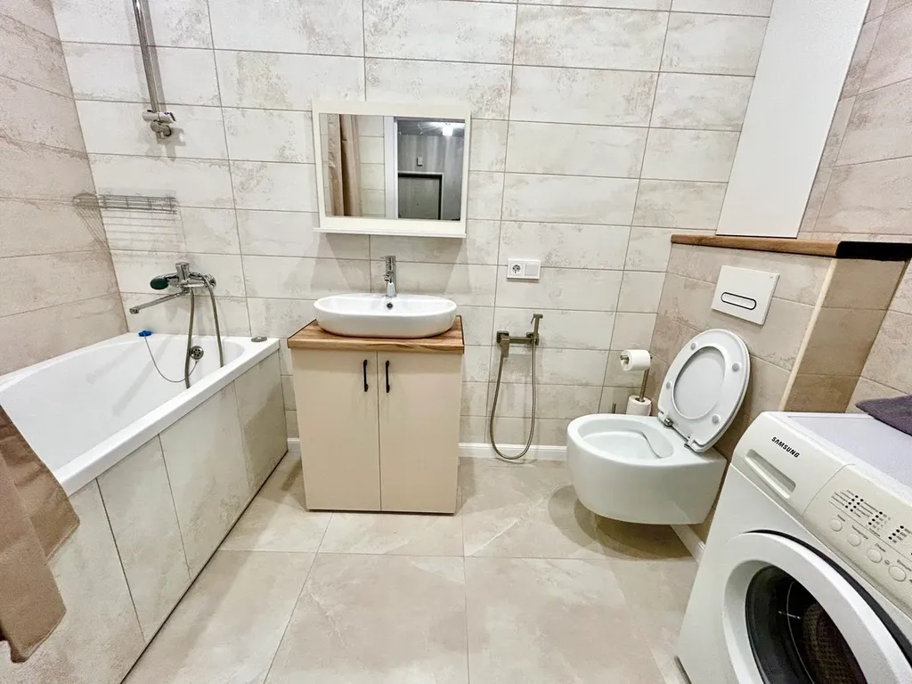 Видовая просторная квартира в новостройке в центре