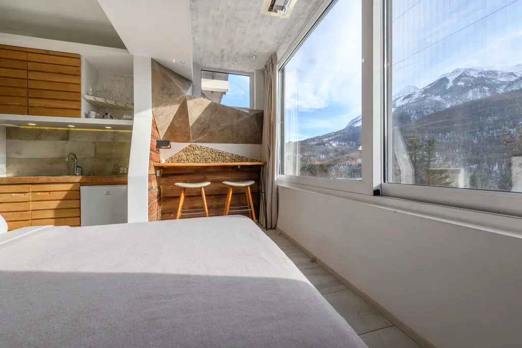 Дизайн-студия Лайт Люкс. Горная панорама из окна