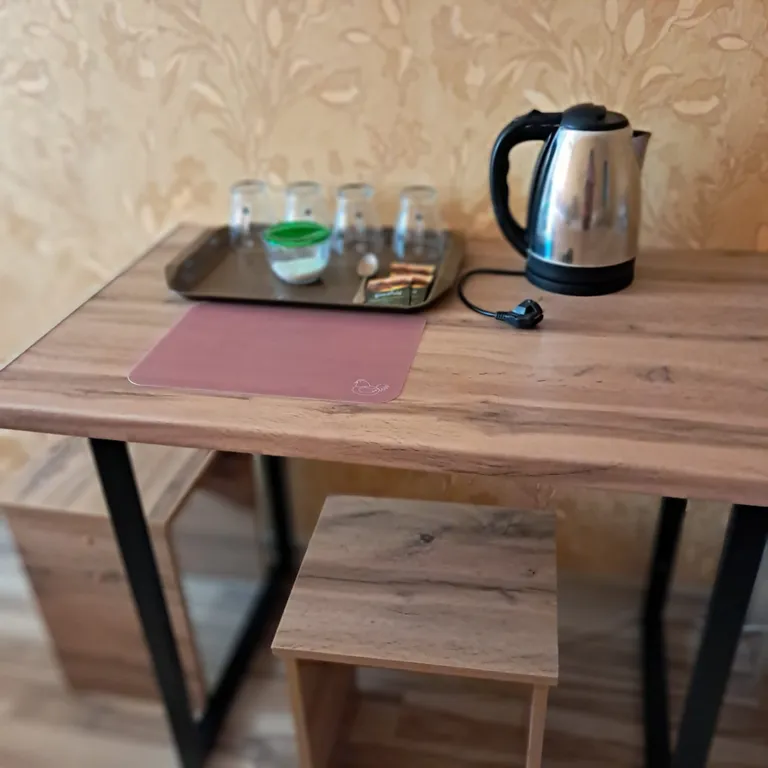 Квартира У Татьяны, комната с новой мебелью, сплит, чайник, телевизор — Кущёвская