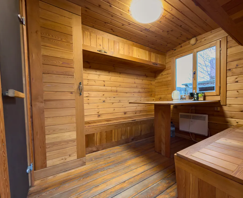 Современная юрта с баней и купелью