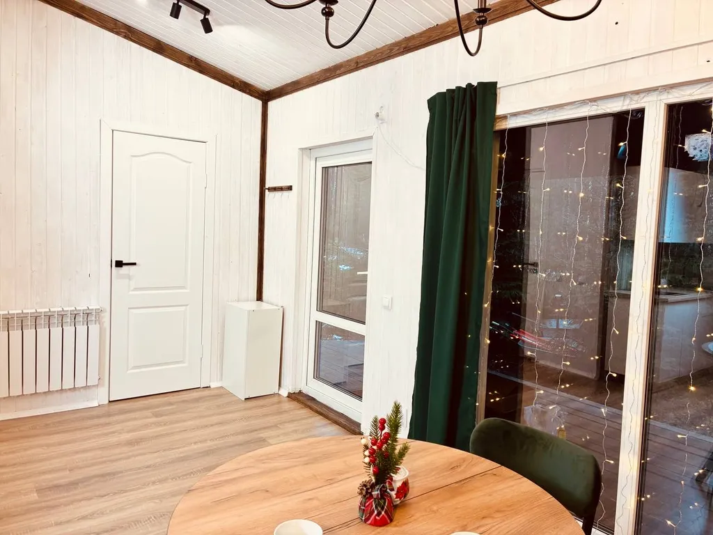 Панорамный дом в лесу