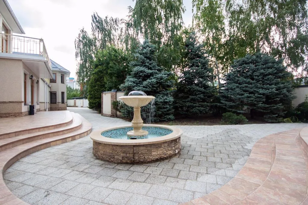 Усадьба Марисабель, дом с бассейном и сауной, возле парка