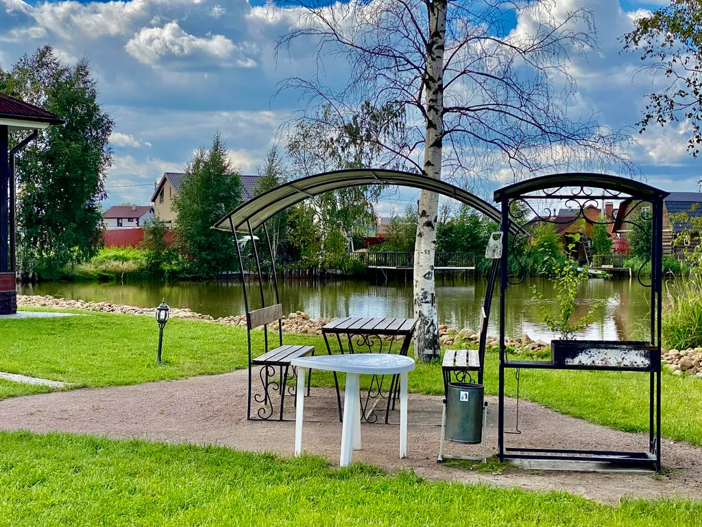 Дом на берегу озера