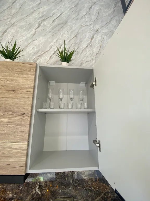 Загородный дом в черте города с озером