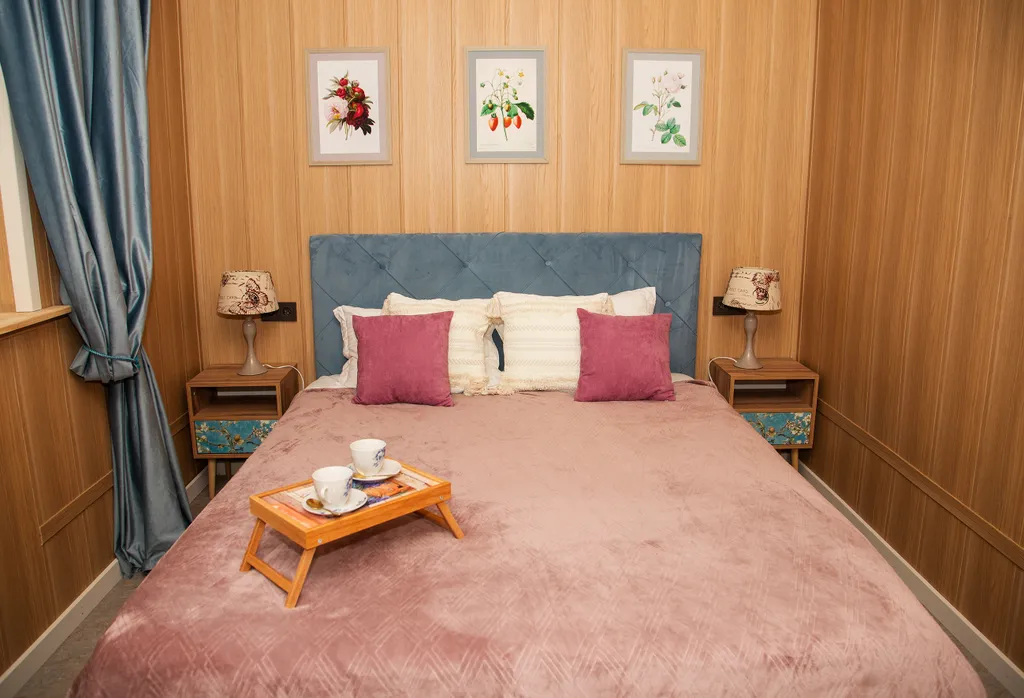 Коттедж Домик в стиле прованс с видом на бассейн — Сойкино