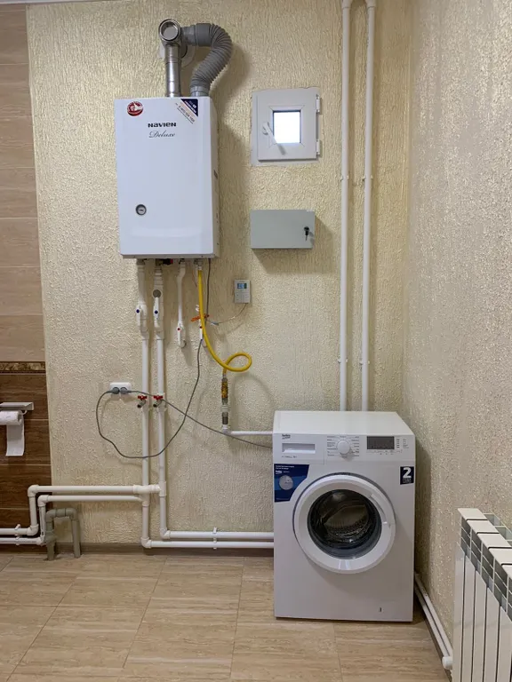 Двухэтажный дом с бассейном, верандой и видом на горы