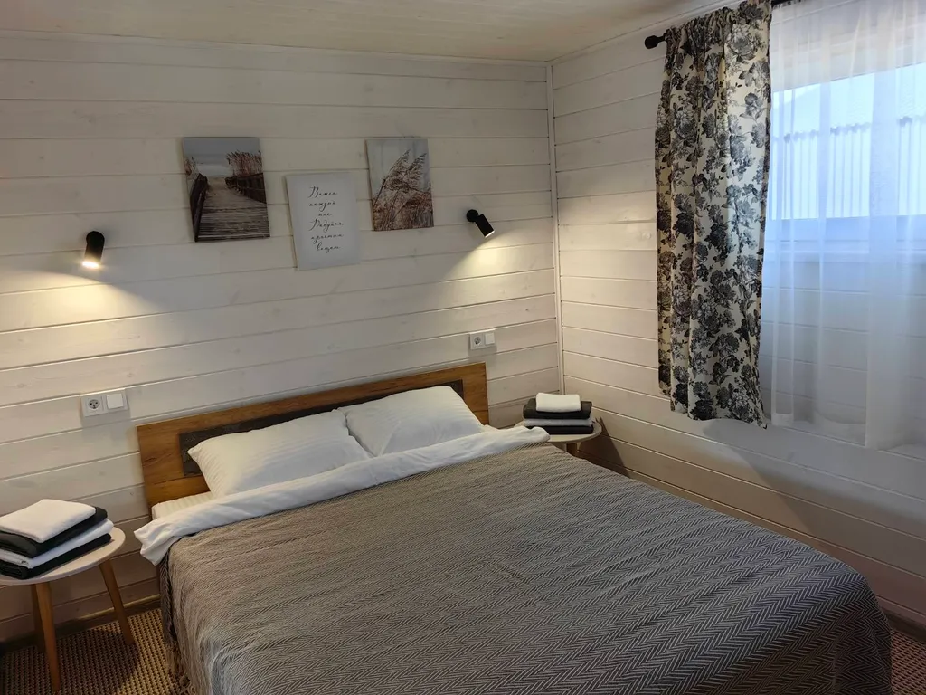 Дом на берегу озера с сауной и купелью