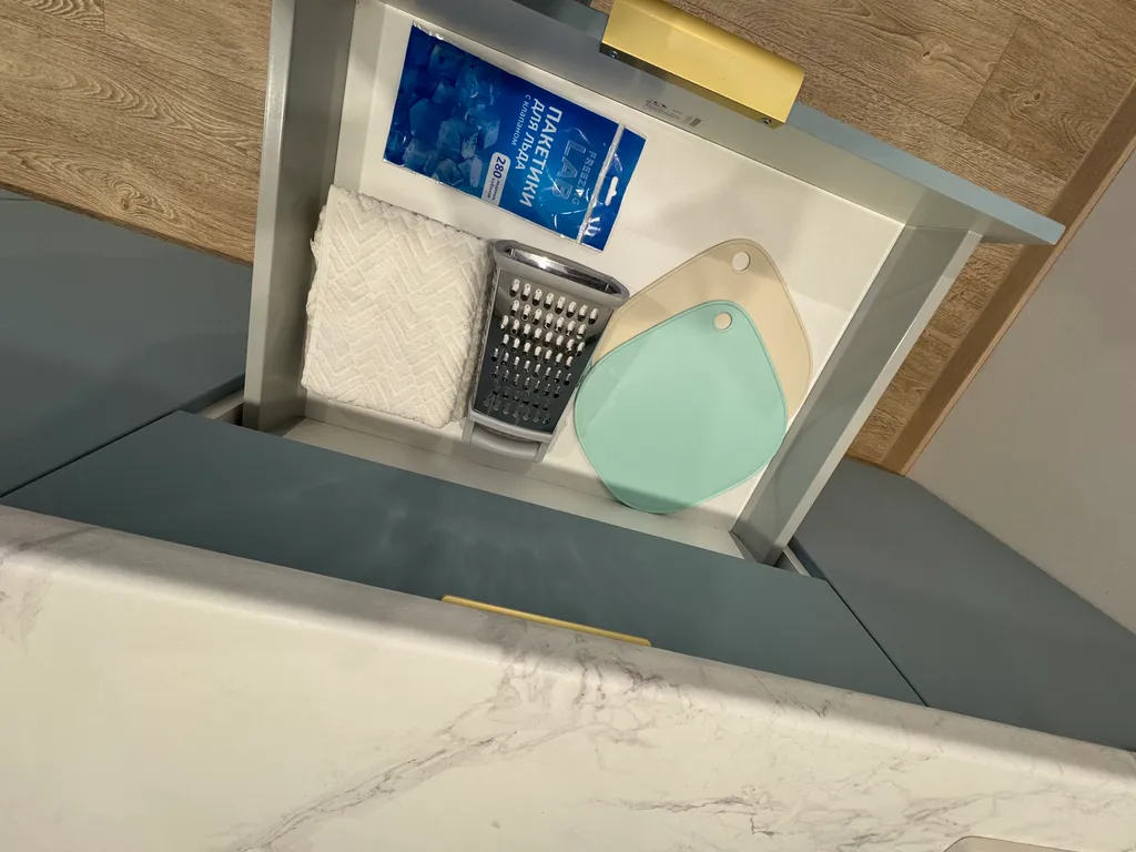 Видовая квартира с дизайнерским ремонтом на берегу реки в белых росах