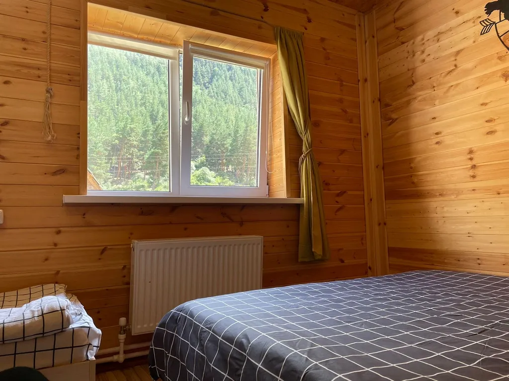 Уютный домик под лесом