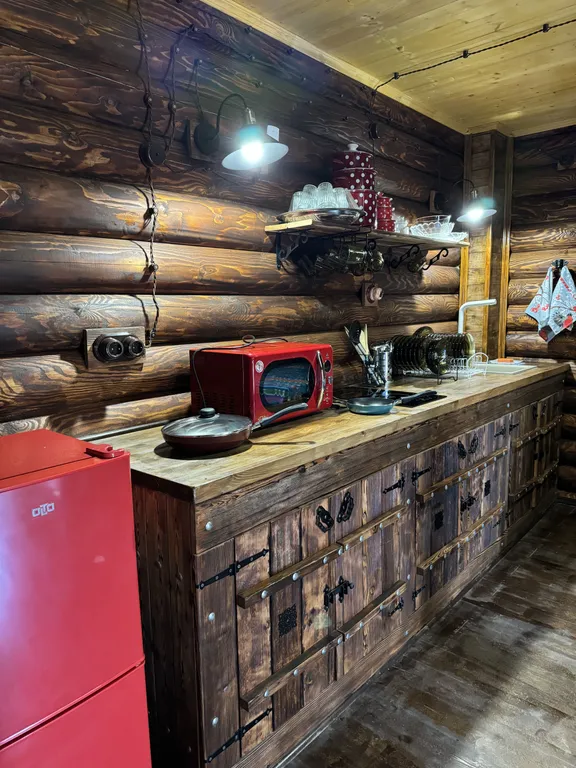 Двухэтажный сруб для большой компании