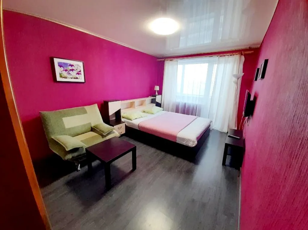 Однокомнатная квартира с балконом и видом на город и залив, 24 часа