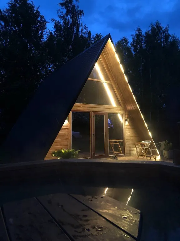 A-frame с банным чаном на берегу водоёма