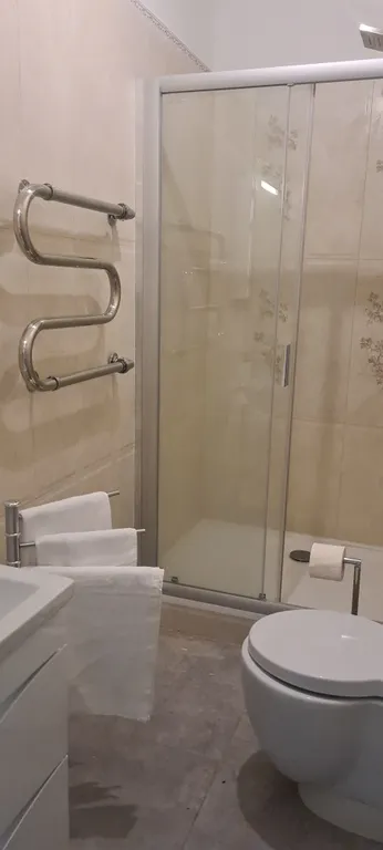 Art Deco One-Bedroom Suite in Library House