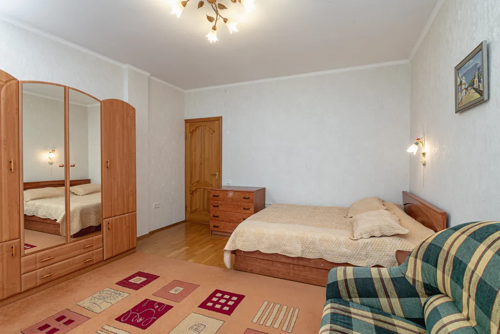 Уютные апартаменты в центре Ялты с видом на горы с 3-балконами