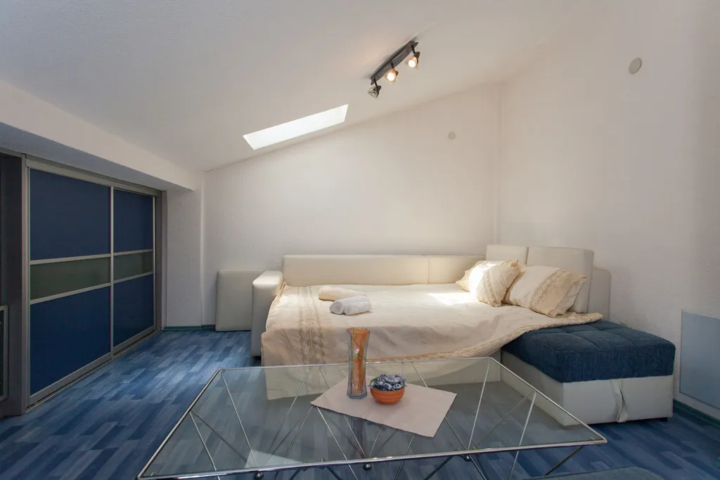 Студия с современным ремонтом