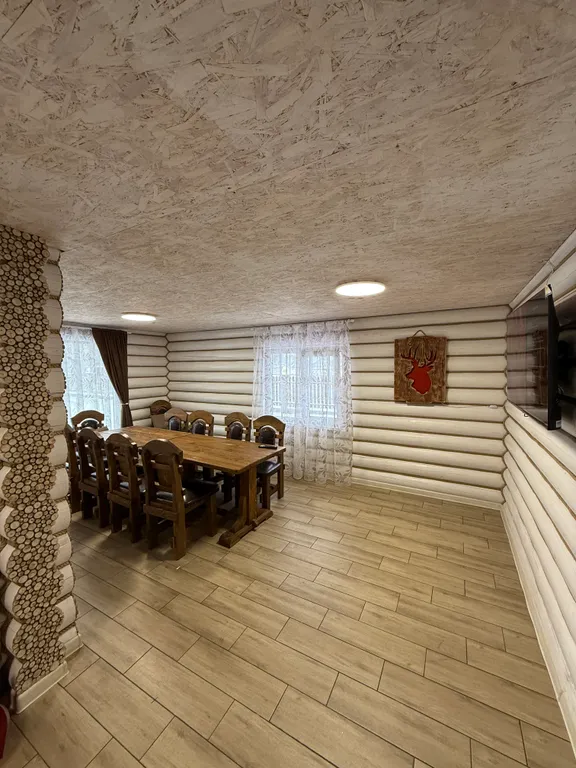 Дом на берегу реки с баней