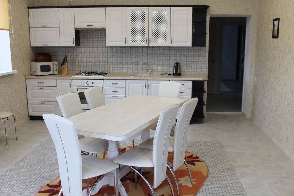 Квартира Четырехкомнатные апартаменты с балконом — аренда посуточно в Брест