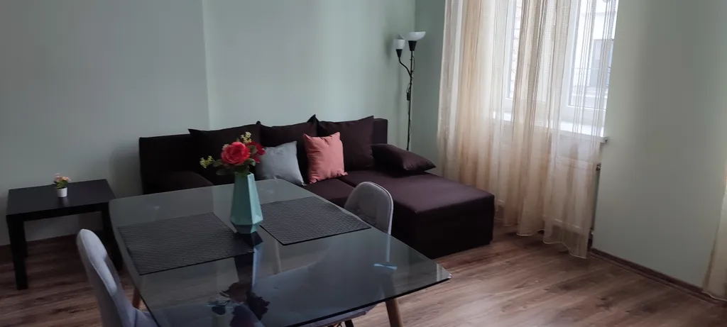 Art Deco One-Bedroom Suite in Library House