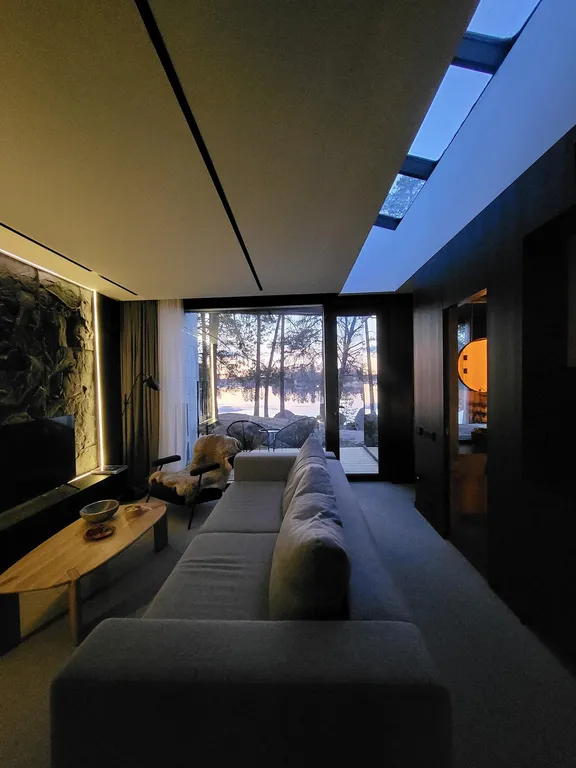 Загородный дом Helsinki с панорамными окнами на берегу реки Вуокса