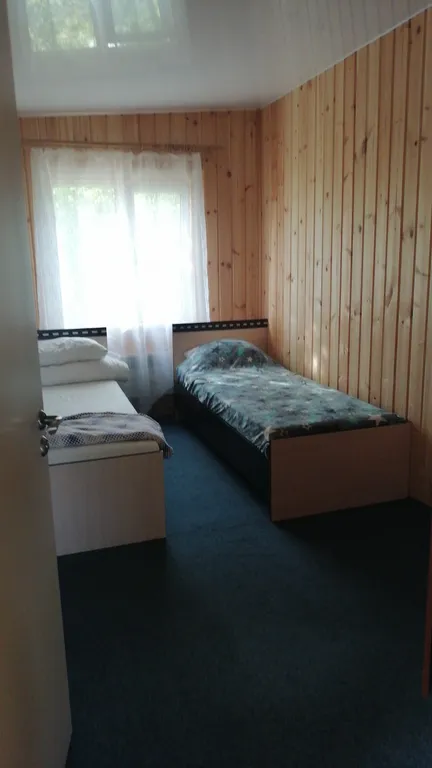 Тихий дом на берегу пруда