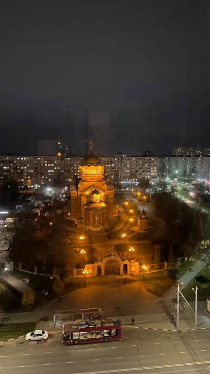 Видовая двухкомнатная квартира в зеленом районе города