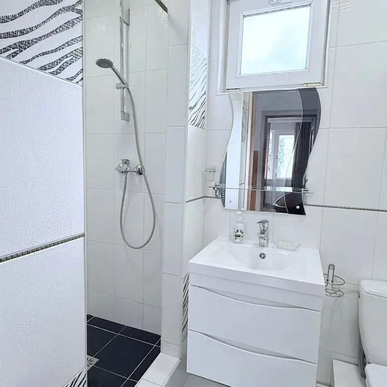 Этаж дома в центре с видом на море и горы