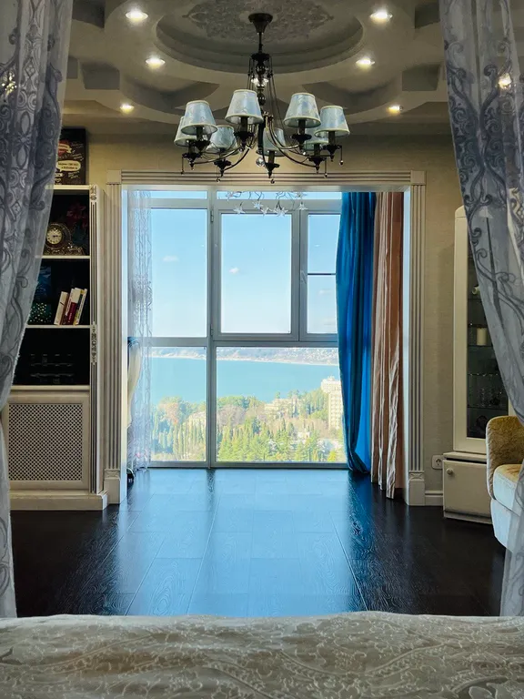 Элитная квартира с видом на море и город